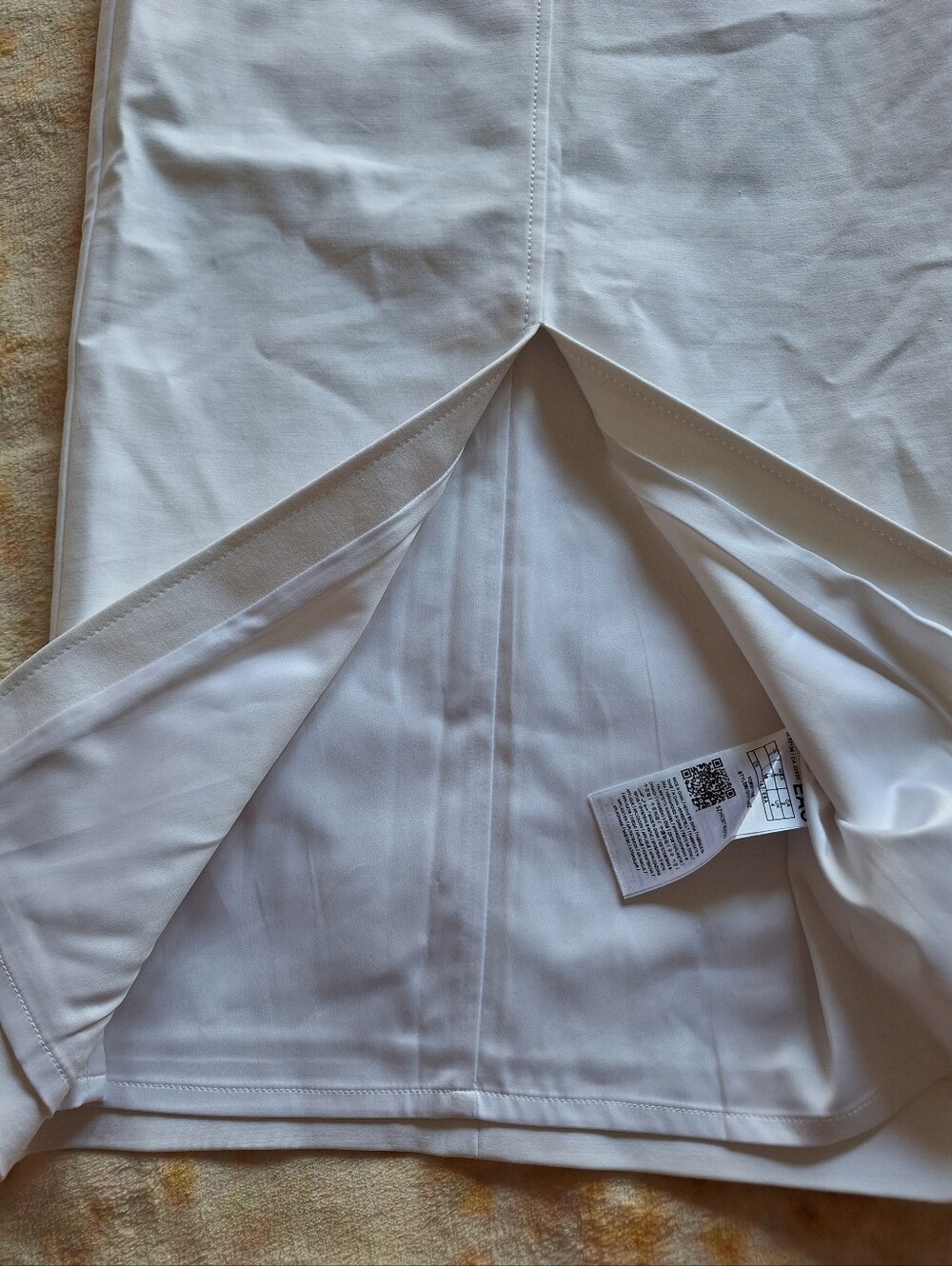 Marciano White High Waisted Front Slit Midi Pencil Skirt Size 2 XS - Picture 3 of 8